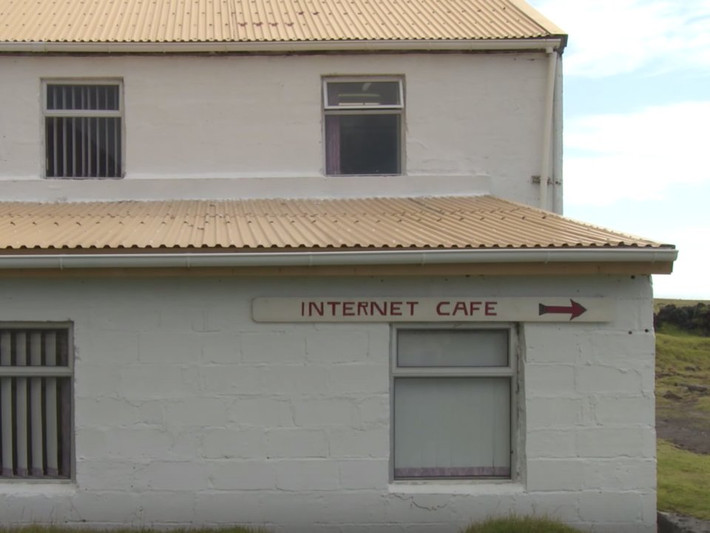 Còn đây là một quán cafe internet.
