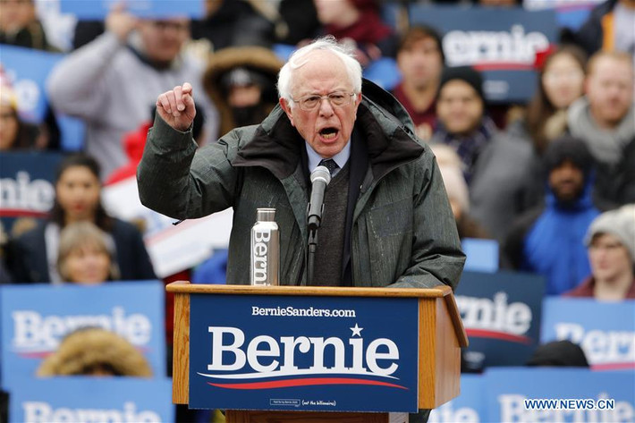 "Bernie là một ứng viên đặc biệt mà bạn ít thấy trong chính trường Mỹ. Ông ấy thực sự đấu tranh vì người dân mỗi ngày", Carl Straut-Collard, 24 tuổi, chia sẻ.