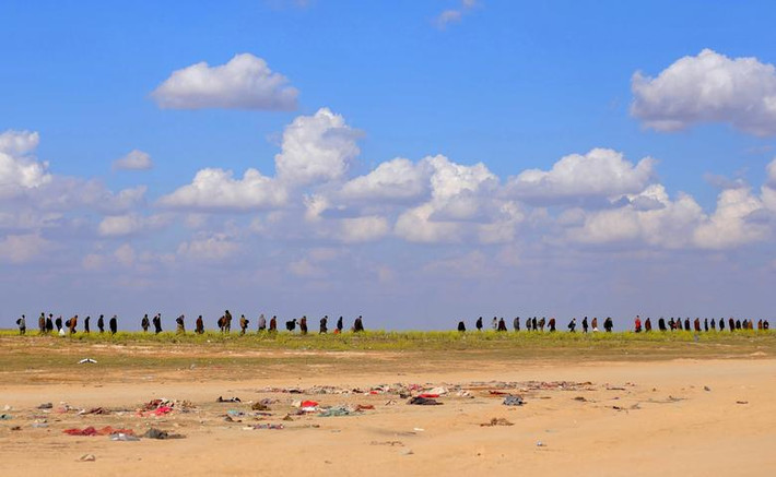 Nhiều dân thường đang sơ tán khỏi Baghouz trong bối cảnh các cuộc giao tranh ác liệt giữa lực lượng SDF và phiến quân IS vẫn đang tiếp diễn tại khu vực này.