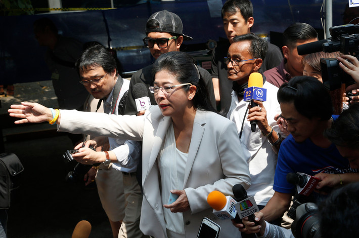 Trong khi đó, Đảng đối lập Pheu Thai (Vì nước Thái) đứng ở vị trí thứ hai với 7,3 triệu phiếu bầu. Ảnh: Lãnh đạo Đảng Pheu Thái, bà Sudarat Keyuraphan, trở về sau khi đi bỏ phiếu tại một điểm bỏ phiếu ở Bangkok ngày 24/3. Ảnh: AP.