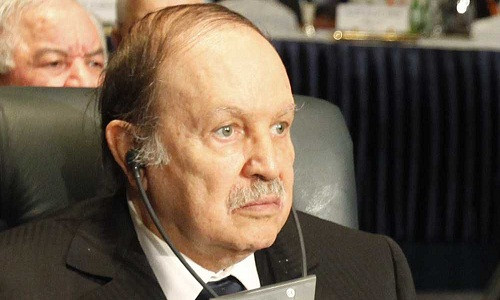 Theo hiến pháp Algeria, lãnh đạo Thượng viện Abdelkader Bensalah sẽ là người đảm nhiệm vai trò điều hành đất nước trong ít nhất 45 ngày trước khi một cuộc bầu cử tổng thống mới được tổ chức. Tuy nhiên, điều này chỉ xảy ra khi Tổng thống Bouteflika chấp nhận từ chức. Ảnh: AP.