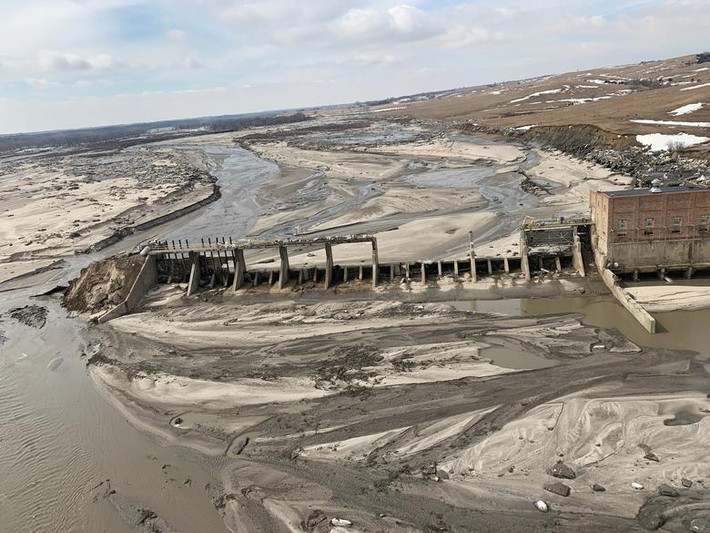 Đập Spencer bị vỡ gần Bristow, bang Nebraska, ngày 16/3. Ảnh: Reuters.