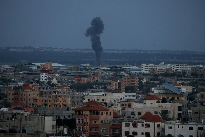 "Israel sẽ không tha thứ cho hành động này", Thủ tướng Israel Benjamin Netanyahu phát biểu với các phóng viên tại buổi lễ ở thủ đô Washington Mỹ. Tại buổi lễ này, Tổng thống Mỹ Donald Trump đã chính thức công nhận Cao nguyên Golan thuộc chủ quyền của Israel. Ảnh: Reuters.