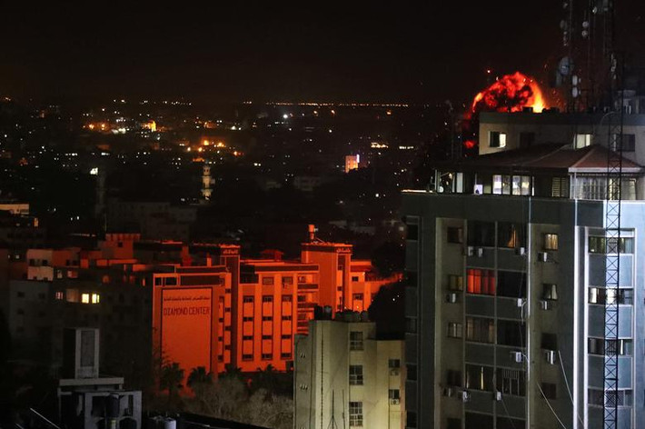 Lực lượng Phòng vệ Israel (IDF) cho biết trụ sở tình báo quân đội và của lãnh đạo phong trào Hamas nằm trong số những mục tiêu bị tấn công. Ảnh: Reuters.
