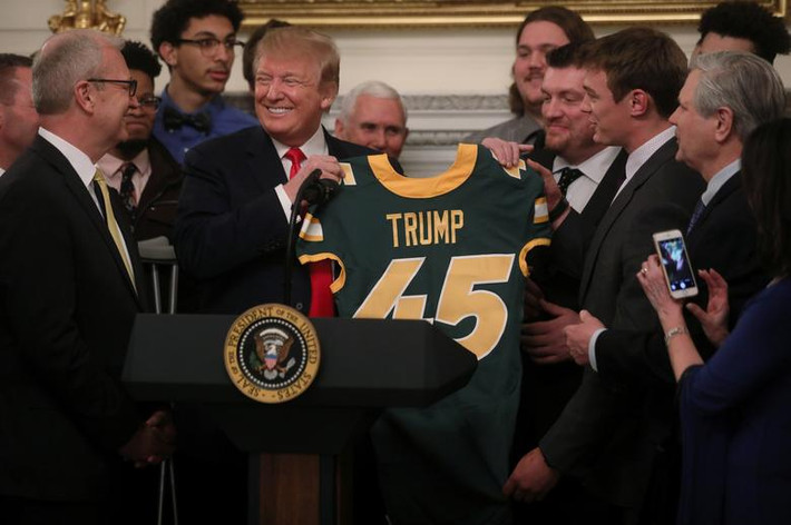 Được biết, đây không phải là lần đầu tiên Tổng thống Trump đãi khách bằng đồ ăn nhanh tại Nhà Trắng.