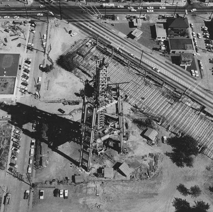 Quá trình xây dựng tháp quan sát Space Needle ở Seatle, Mỹ năm 1961.