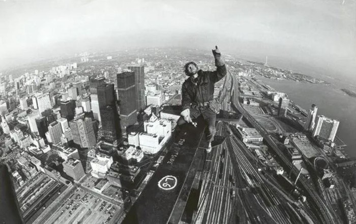 Hình ảnh ấn tượng về Tháp CN trong giai đoạn xây dựng ở Toronto năm 1973.
