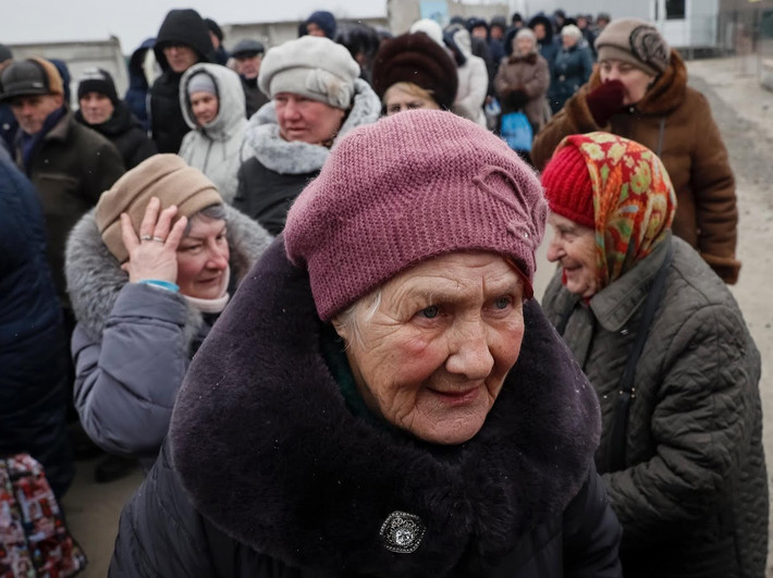 Được biết, ngôi làng Zaitseve từng nằm dưới sự kiểm soát của phe ly khai Ukraine, nhưng sau đó lực lượng chính phủ Kiev đã giành lại ngôi làng này vào mùa hè năm 2015. Mặc dù vậy, cư dân Zaitseve vẫn chưa được sống những ngày tháng yên bình.