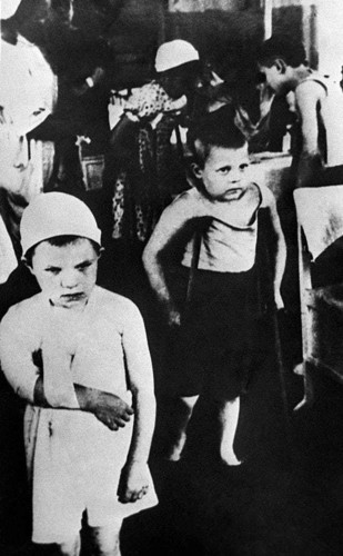 Hậu quả cuộc tấn công của Đức vào một bệnh viện Nga trong trận Leningrad năm 1942.