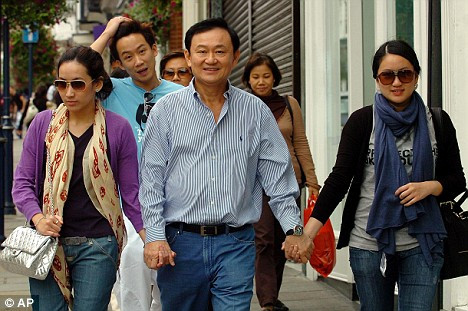 Sau khi tốt nghiệp Học viện Cảnh sát, năm 1973, ông Thaksin gia nhập Bộ Cảnh sát Hoàng gia Thái Lan, rồi theo học tại Đại học Đông Kentucky, Mỹ, và lấy bằng Thạc sĩ về ngành Tội phạm học vào năm 1975. Ảnh: AP.