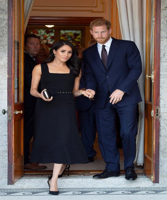 Vợ chồng Hoàng tử Harry thăm nơi ở của Đại sứ Anh tại Ireland ngày 10/7/2018.
