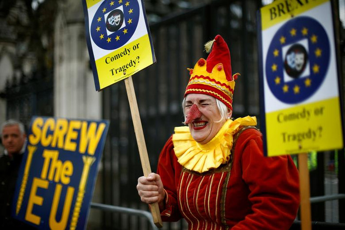Trong khi đó, cũng có nhiều người tham gia vào cuộc tuần hành ủng hộ Brexit, bắt đầu từ Sunderland tại thủ đô London.