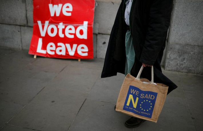 Hiện tại, Thủ tướng May vẫn chưa thể có được sự ủng hộ cho thỏa thuận Brexit của bà tại Quốc hội, khiến nước này có nguy cơ rơi vào hỗn loạn nếu rời đi mà không có một thỏa thuận.