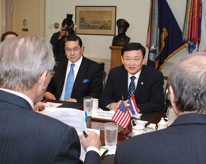 Tháng 10/1994, ông Thaksin được bổ nhiệm làm Bộ trưởng Ngoại giao Thái Lan và giữ cương vị này đến tháng 2/1995. Ảnh: CRT.