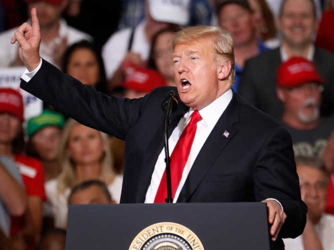 Theo Business Insider và Time, trong suốt chiến dịch tranh cử Tổng thống, ông Trump khẳng định ông có tổng tài sản là 10 tỷ USD, nhiều gấp 3 lần con số thực sự tính toán được. Dù vậy, Donald Trump vẫn đi vào lịch sử khi là tỷ phú đầu tiên trở thành Tổng thống Mỹ.