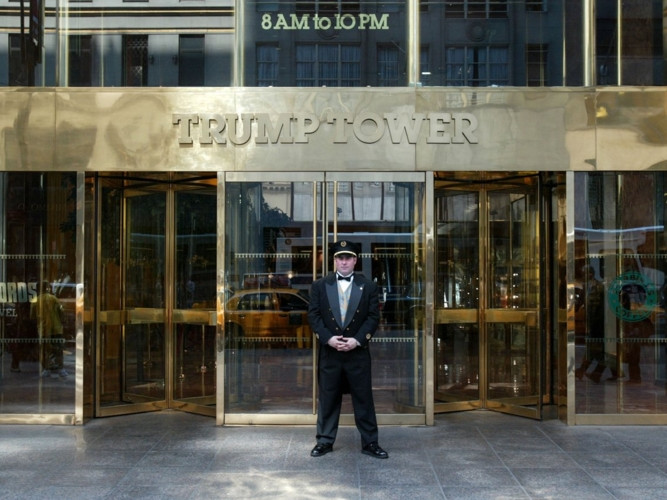Ngoài ra, không thể không kể tới tòa Trump Tower Penthouse ở trung tâm Manhattan với giá trị 57 triệu USD. Dù vậy, giá trị của nó đã giảm đáng kể so với thời điểm năm 2016 khi được định giá là 100 triệu USD.