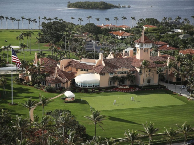 Khu nghỉ dưỡng Mar-a-Lago thậm chí còn "ăn nên làm ra" hơn sau khi ông Trump trở thành Tổng thống. Hiện phí ban đầu để đến địa điểm này là 200.000 USD, so với con số 100.000 USD trước cuộc bầu cử Tổng thống năm 2016.