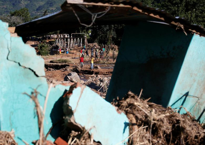 Ngoài ra, hàng triệu người dân ở Mozambique, Zimbabwe và Malawi đang cần viện trợ nhân đạo giữa lúc các nhà chức trách lo ngại dịch tả và sốt rét có thể bùng phát.