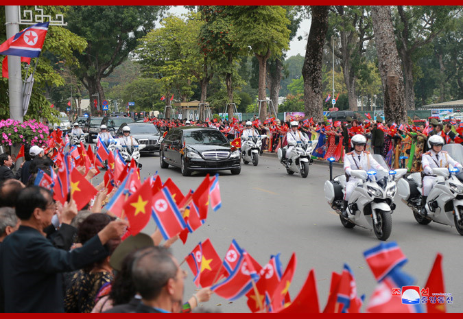 Sau cuộc gặp thượng đỉnh với Tổng thống Mỹ Donald Trump tại Hà Nội, Chủ tịch Triều Tiên Kim Jong-un có chuyến thăm hữu nghị chính thức Việt Nam trong hai ngày 1-2/3, theo lời mời của Tổng bí thư, Chủ tịch nước Nguyễn Phú Trọng.