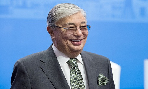Phát biểu tại lễ nhậm chức, ông Tokayev dành nhiều lời ca ngợi cựu Tổng thống Nursultan Nazarbayev, đồng thời đề xuất đổi tên thủ đô Astana thành Nursultan để vinh danh Tổng thống đầu tiên của đất nước - ông Nursultan Nazarbayev. Ảnh: VK.