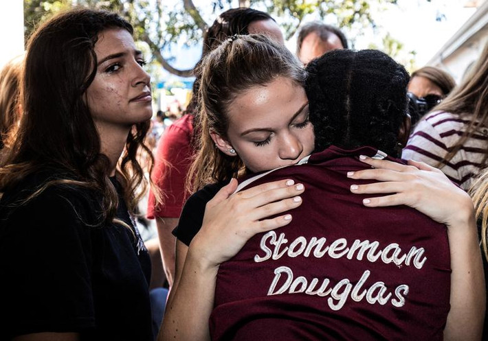 Ngày 14/2/2018, một tay súng đã xông vào trường trung học Marjory Stoneman Douglas ở Parkland, bang Florida (Mỹ) và nã đạn khiến 17 người thiệt mạng trước khi bị bắt giữ. Tay súng được xác định là học sinh cũ của ngôi trường này.