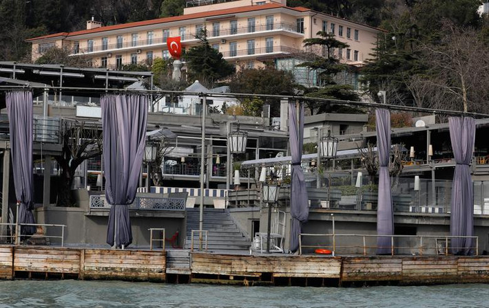 Cũng trong năm 2017, một vụ xả súng xảy ra tại câu lạc bộ đêm Reina ở Istanbul, Thổ Nhĩ Kỳ, vào ngày 1/1 đã khiến 39 người thiệt mạng, trong đó có nhiều người nước ngoài.