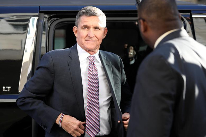 Tháng 12/2017, ông Michael Flynn, cựu Cố vấn an ninh quốc gia Mỹ, thừa nhận đã đưa ra lời khai sai sự thật cho Cục Điều tra Liên bang Mỹ (FBI) về các cuộc gặp với Đại sứ Nga Kislyak. Được biết, ông Flynn là cố vấn hàng đầu trong chiến dịch tranh cử tổng thống của ông Trump năm 2016.