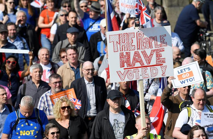Đông đảo người ủng hộ Brexit tham gia cuộc tuần hành March to Leave hôm 29/3.