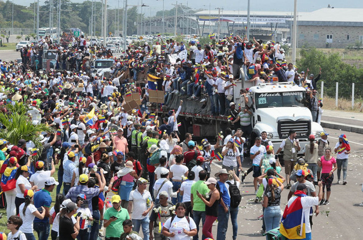 Ngày 23/2, đụng độ dữ dội đã bùng phát tại khu vực biên giới Venezuela-Colombia khi phe đối lập Venezuela quyết đưa hàng viện trợ của Mỹ vào lãnh thổ nước này, bất chấp sự phản đối của đương kim Tổng thống Nicolas Maduro.