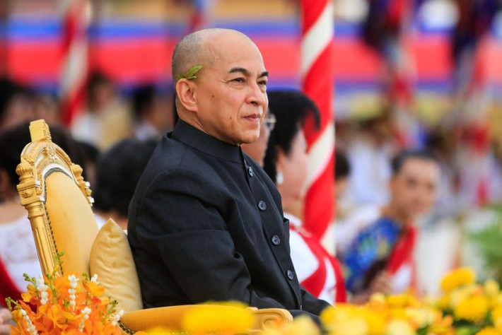 Đương kim Quốc vương Campuchia Norodom Sihamoni là con trai cựu Quốc vương Norodom Sihanouk và Thái hậu Norodom Monineath Sihanouk. Ảnh: Phnom Penh Post.