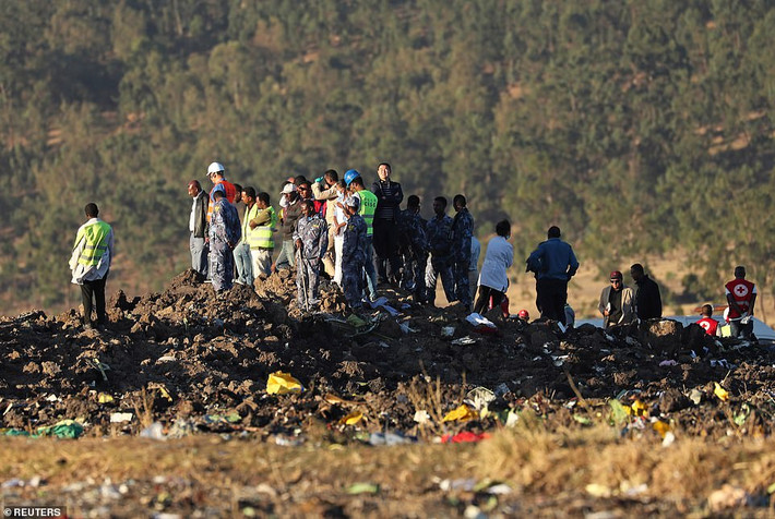 Giám đốc điều hành của hãng Ethiopia Airlines, ông GebreMariam, cho biết cơ trưởng điều khiển chiếc Boeing 737 MAX 8 đã thông báo anh gặp trục trặc kỹ thuật và muốn quay đầu. Tuy nhiên, thảm kịch vẫn xảy ra. Ảnh: Reuters.