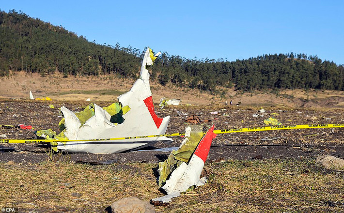 Chiếc máy bay Boeing 737 MAX 8 đã lao xuống thị trấn Bishoftu, cách thủ đô Addis Ababa của Ethiopia khoảng 62 km về phía nam. Ảnh: EPA.