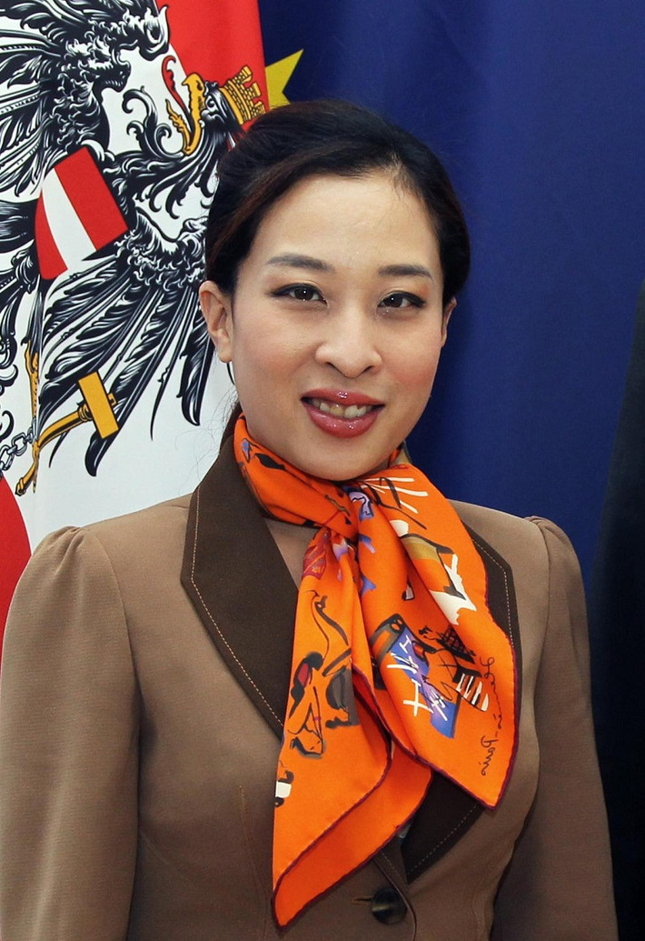 Công chúa Bajrakitiyabha sinh năm 1978 tại Bangkok, là con gái cả của Quốc vương Thái Lan Maha Vajiralongkorn. Cô từng có thời gian học cấp hai tại Heathfield ở Ascot, Anh. Ảnh: Wikipedia.