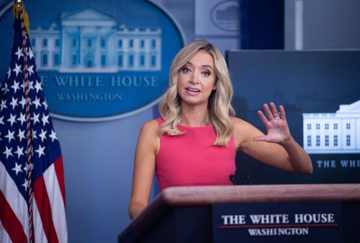 Ngày 7/4/2020, McEnany được bổ nhiệm làm Thư ký Báo chí Nhà Trắng. Ở tuổi 32, bà McEnany là một trong những người trẻ nhất từng giữ chức vụ này. Ảnh: YN.