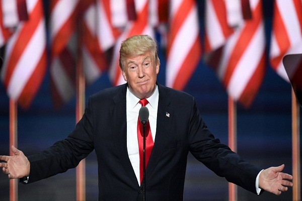 Dư luận đặt câu hỏi, trong trường hợp Tổng thống Trump không thể điều hành đất nước, ai sẽ tạm nắm quyền thay ông?