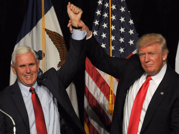 Theo Brookings, trong trường hợp Tổng thống Trump có triệu chứng nặng, cần đặt máy thở hay sử dụng các liệu pháp khác làm giảm khả năng thực hiện nhiệm vụ, ông sẽ không thể điều hành đất nước. Khi đó, Tu chính án thứ 25 của Hiến pháp Mỹ cho phép ông Trump tạm thời bàn giao việc điều hành đất nước cho Phó Tổng thống (Mike Pence) và sau đó nhận lại toàn quyền khi điều kiện sức khỏe cho phép.