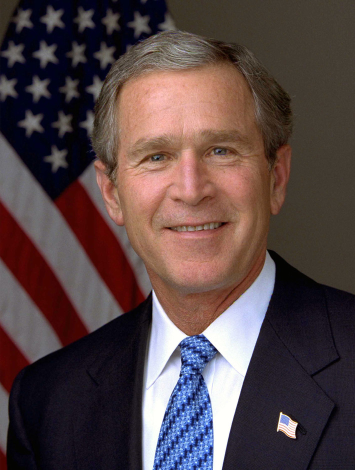 Được biết, cựu Tổng thống George W. Bush (ảnh) từng kích hoạt quy trình này hai lần trong nhiệm kỳ tổng thống của ông khi cần điều trị y tế. Ngoài ra, cựu Tổng thống Ronald Reagan cũng từng một lần phải ủy quyền để làm phẫu thuật. Ảnh: Wikipedia.