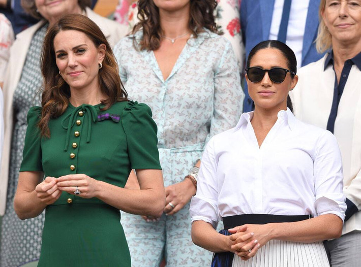 Theo đó, Công nương Meghan đã lập ra kế hoạch nuôi dạy con của mình khác xa, thậm chí đối lập với chị dâu Kate. Cô được cho là không đồng tình với thói quen ăn uống không khoa học của các con nhà chị dâu Kate và luôn nhấn mạnh bản thân mình là người ăn uống lành mạnh. Ảnh: EO.