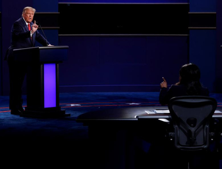 Đáp lại, Tổng thống Trump tuyên bố rằng ông đã "trả trước hàng triệu USD tiền thuế". Tuy nhiên, theo các tài liệu tài chính do tờ New York Times công bố, ông Trump chỉ đóng 750 USD tiền thuế liên bang trong năm 2016.