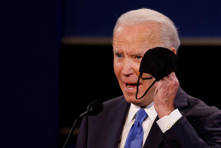 Tại cuộc tranh luận, ông Biden kêu gọi Tổng thống Trump công bố các bản khai thuế của mình, lưu ý rằng Tổng thống đã hứa sẽ công bố kể từ chiến dịch tranh cử năm 2016 của ông. "Cho chúng tôi xem. Cứ cho chúng tôi xem đi. Đừng lòng vòng nữa", ông Biden nói.