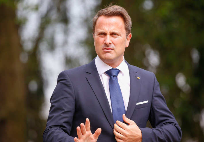 Thủ tướng Luxembourg Xavier Bettel có mức lương hàng năm là 278.035 USD. Ảnh: Politico.