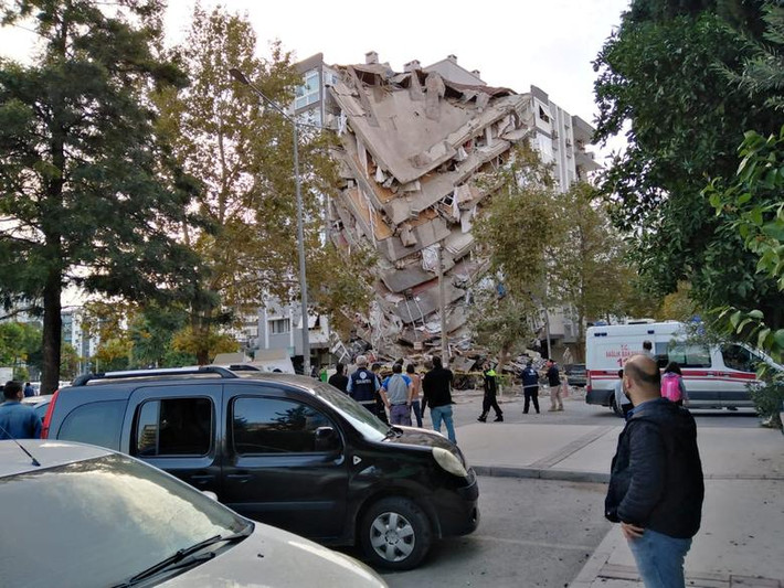 Thành phố Izmir bị ảnh hưởng nặng nề trong trận động đất kinh hoàng này.