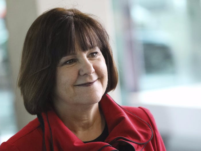 Đệ nhị phu nhân Mỹ Karen Pence sinh ngày 1/1/1957 tại Kansas. Bà tốt nghiệp cử nhân và thạc sĩ ngành giáo dục của trường Đại học Butler. Ảnh: Reuters.
