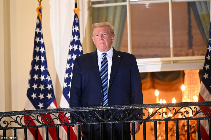 Ngày 1/10, Tổng thống Trump thông báo ông và vợ, Đệ nhất phu nhân Melania, đã có kết quả xét nghiệm dương tính với COVID-19. (Nguồn ảnh: Reuters/Daily Mail)