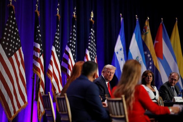 Ngày 25/9: Tổng thống Trump phát biểu tại một sự kiện trong nhà với sự tham dự của một số người ủng hộ và khoảng 150 khán giả, tại khu nghỉ dưỡng Doral Miami của ông ở Florida. (Nguồn ảnh: Reuters)