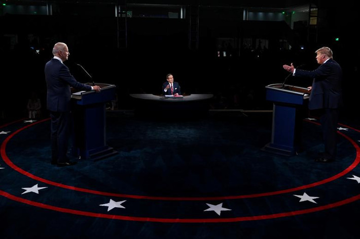 Tổng thống Trump đã có buổi tranh luận trực tiếp trên sóng truyền hình với ứng viên Tổng thống Mỹ của Đảng Dân chủ Joe Biden tại Ohio hôm 29/9. Được biết, ông Joe Biden đã có kết quả xét nghiệm âm tính với COVID-19.