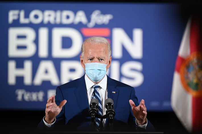 Tuy nhiên, một ngày sau khi Tổng thống Trump tới Florida, hôm 13/10, ứng viên Tổng thống Đảng Dân chủ Joe Biden cũng đã có mặt tại bang này để vận động tranh cử, tìm cách thu hút các cử tri lớn tuổi tại bang này. Ảnh: NCB News.