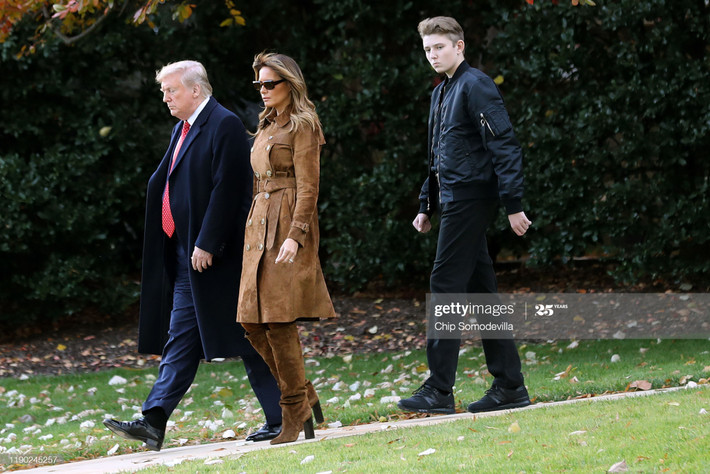 Ở tuổi 14, Barron sở hữu chiều cao cực khủng 1,98 mét, cao hơn cha mẹ của cậu. Ảnh: Getty.