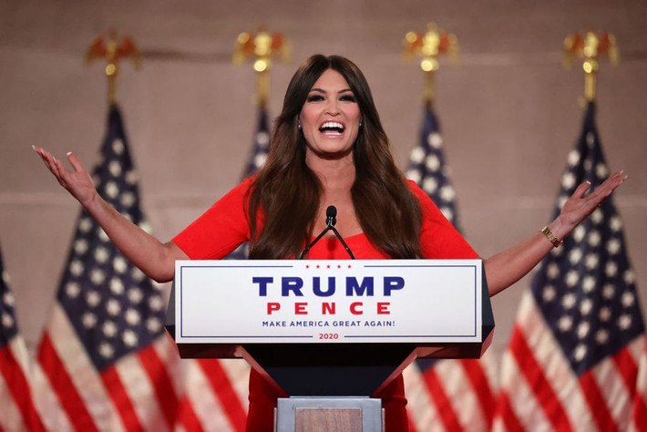 Theo T&C, Guilfoyle đã quen biết với gia đình ông Trump trong ít nhất 10 năm.