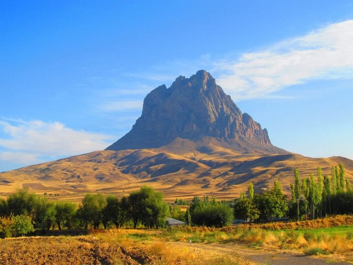 Mùa hè ở Azerbaijan rất ấm áp còn mùa đông thì lạnh và khô. Ảnh: FC.